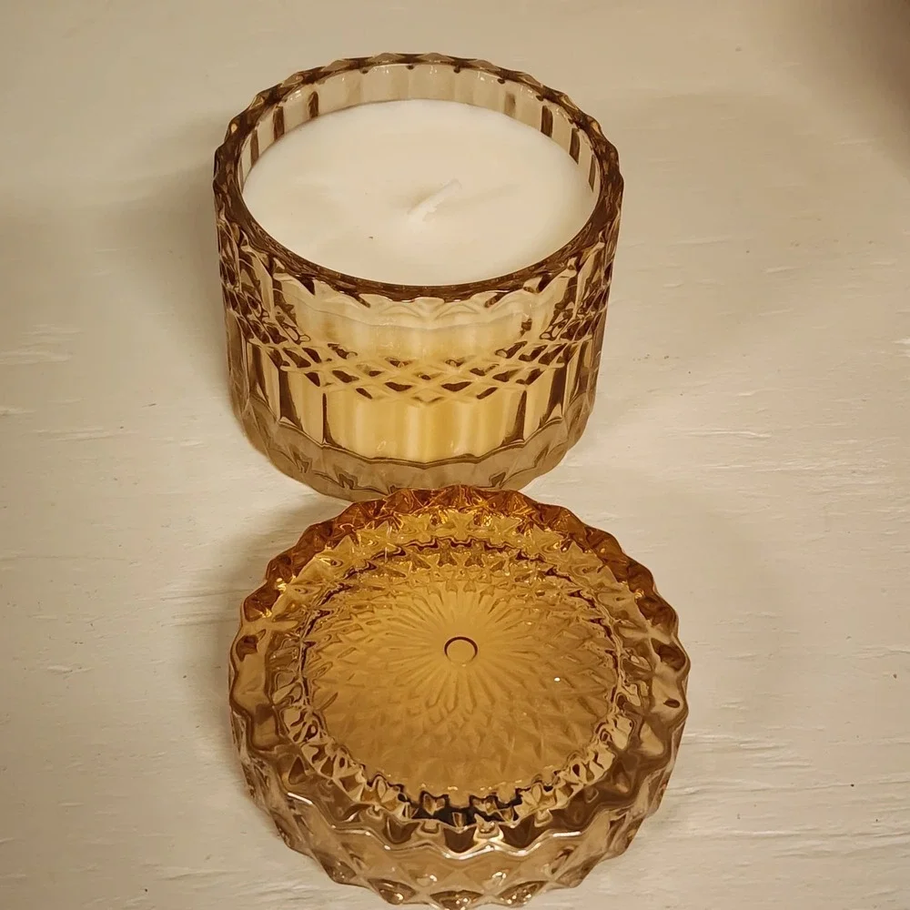 Leoben Luxury Candle Long Burn Vegan Soy In Amber Saffron